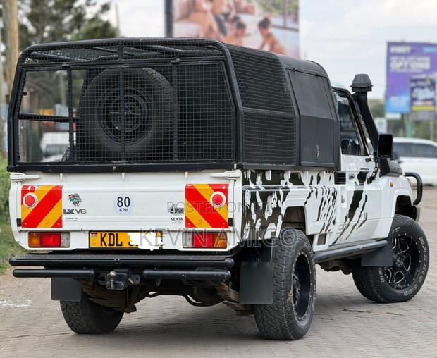 Toyota Land Cruiser 76 Series 2023