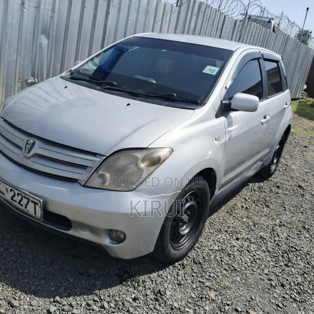 Toyota IST 2005 Silver
