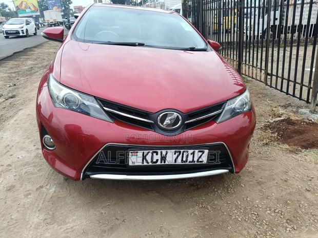 Toyota Auris 2013 Red