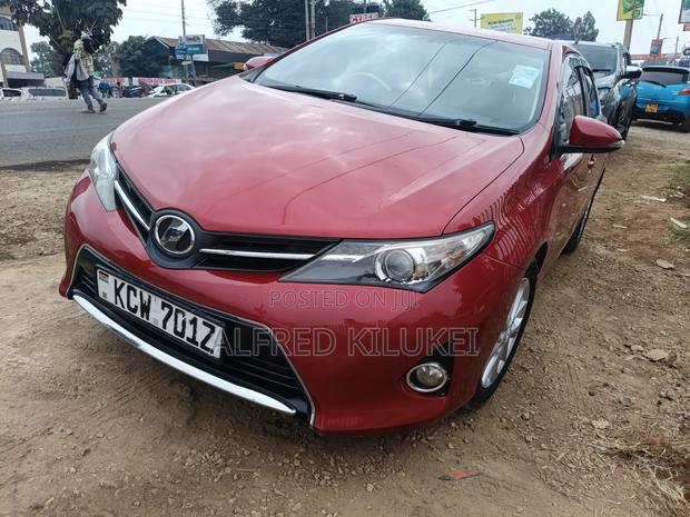 Toyota Auris 2013 Red