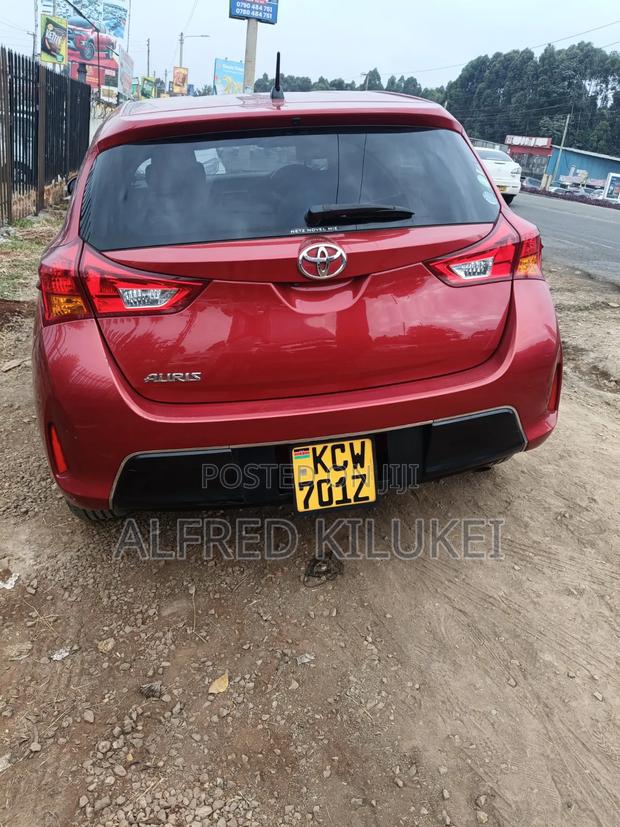 Toyota Auris 2013 Red