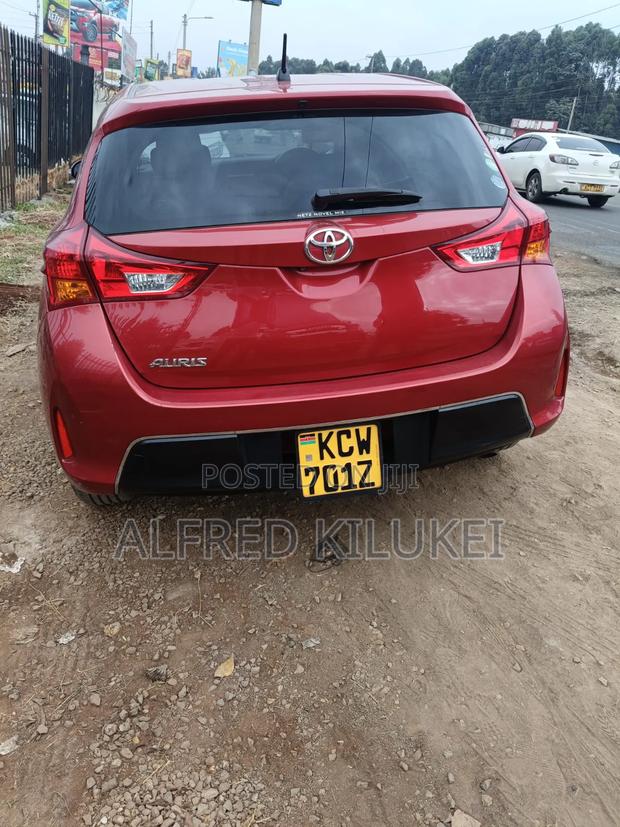 Toyota Auris 2013 Red