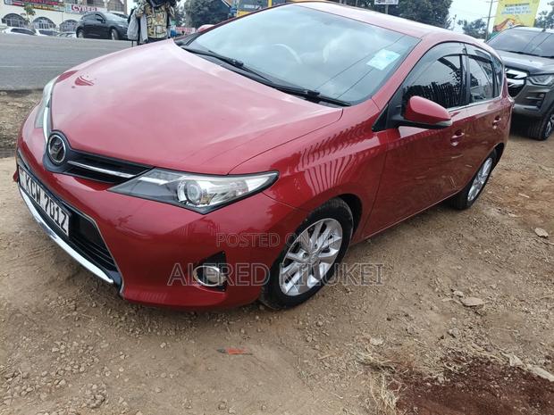 Toyota Auris 2013 Red