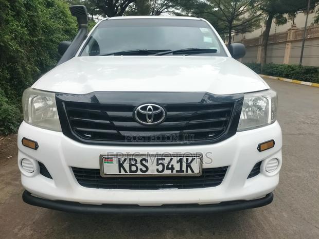 Toyota Hilux 2013 Pearl