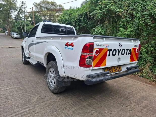 Toyota Hilux 2012 White