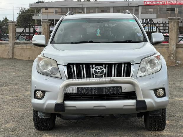 Toyota Land Cruiser Prado 2010 Silver