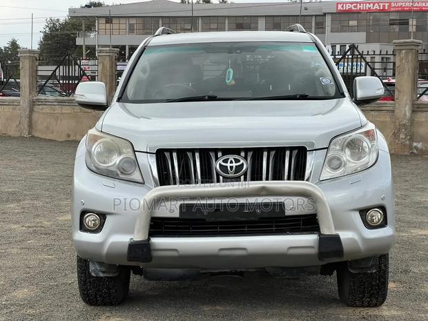 Toyota Land Cruiser Prado 2010 Silver