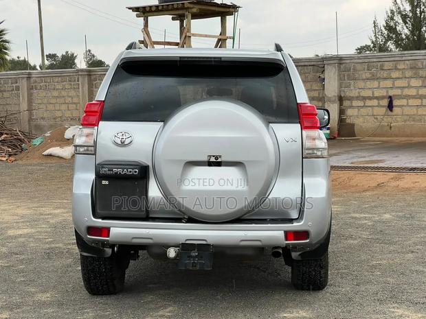 Toyota Land Cruiser Prado 2010 Silver
