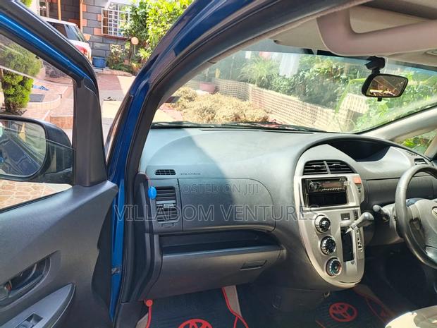 Toyota Sienta 2009 Blue