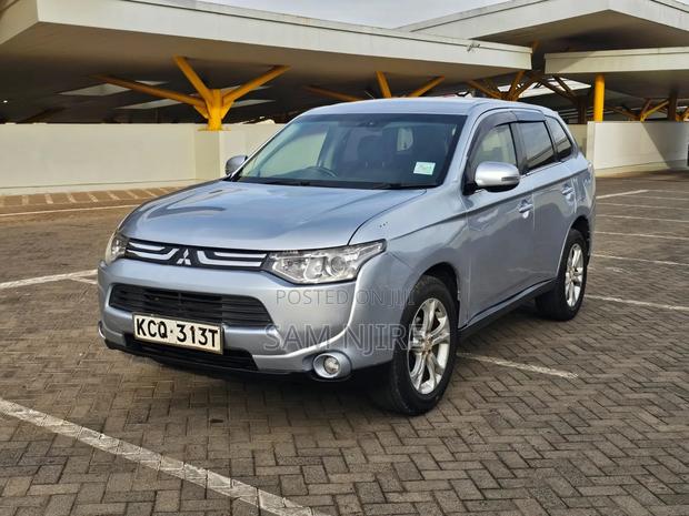 Mitsubishi Outlander 2.0 PHEV AWD 2013 Silver