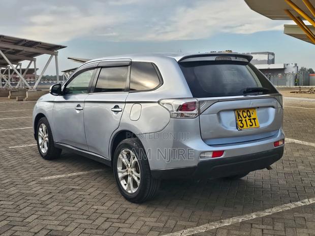 Mitsubishi Outlander 2.0 PHEV AWD 2013 Silver