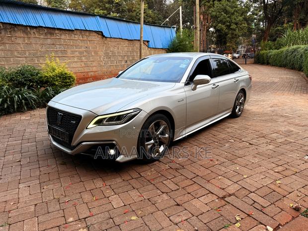 Toyota Crown 2018 Silver