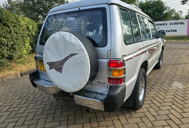 Mitsubishi Pajero 2009 Gray
