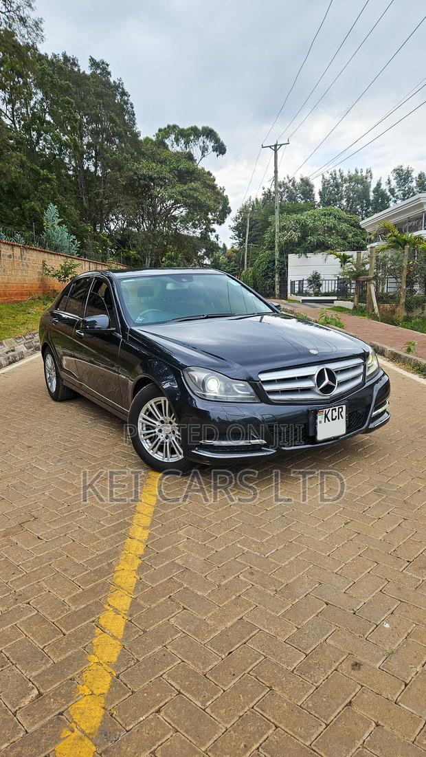 Mercedes-Benz C200 2011 Black