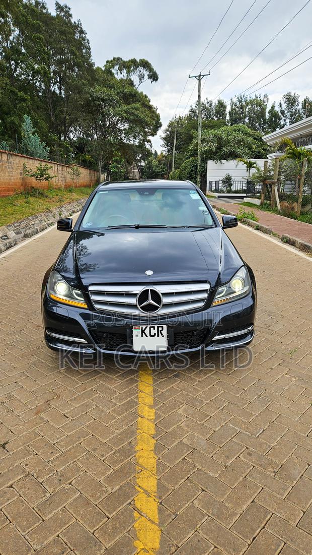 Mercedes-Benz C200 2011 Black