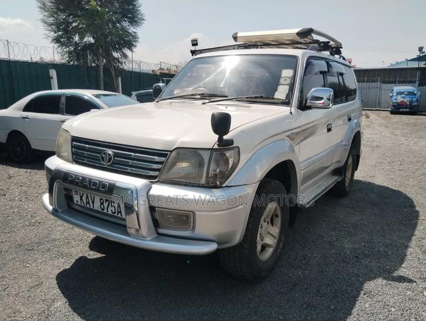 Toyota Land Cruiser Prado 2000 White