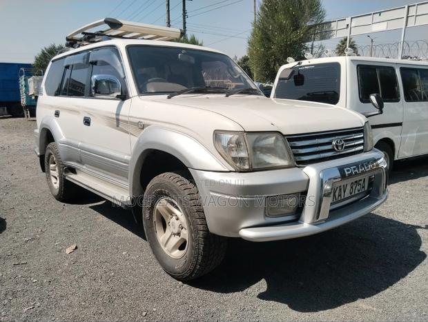 Toyota Land Cruiser Prado 2000 White