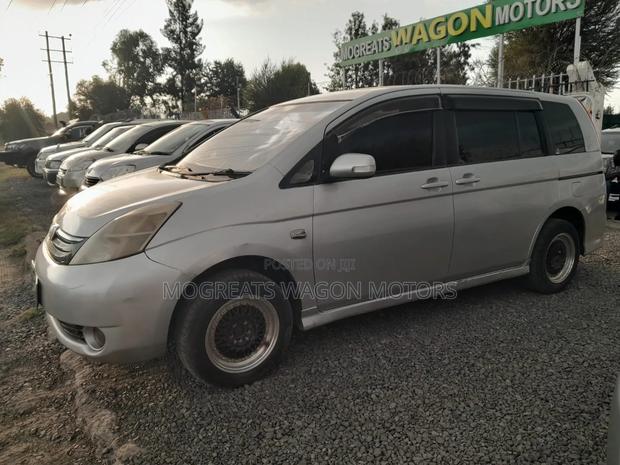 Toyota ISIS 2008 Silver
