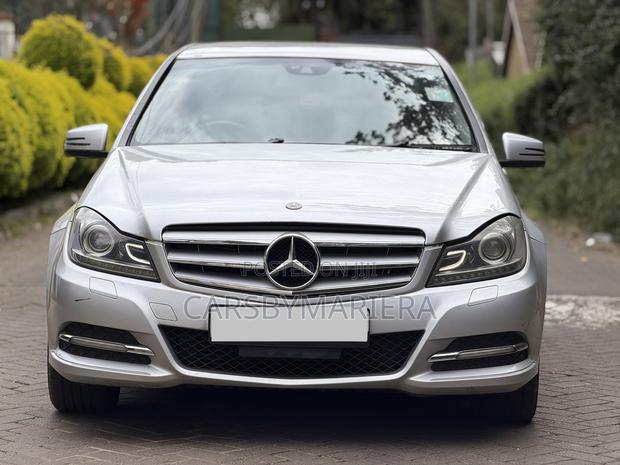 Mercedes-Benz C200 2011 Silver