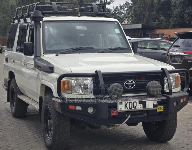 Toyota Land Cruiser 2016 White