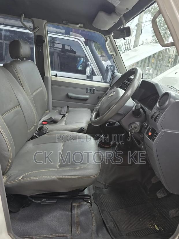 Toyota Land Cruiser 2016 White