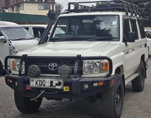 Toyota Land Cruiser 2016 White