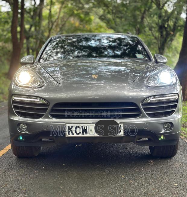 Porsche Cayenne S Hybrid 2013 Gray