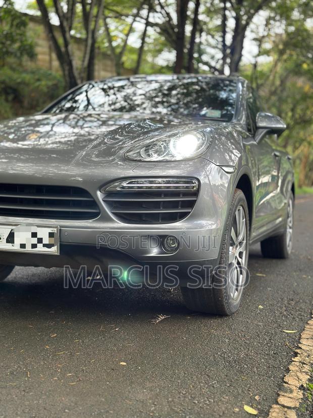 Porsche Cayenne S Hybrid 2013 Gray