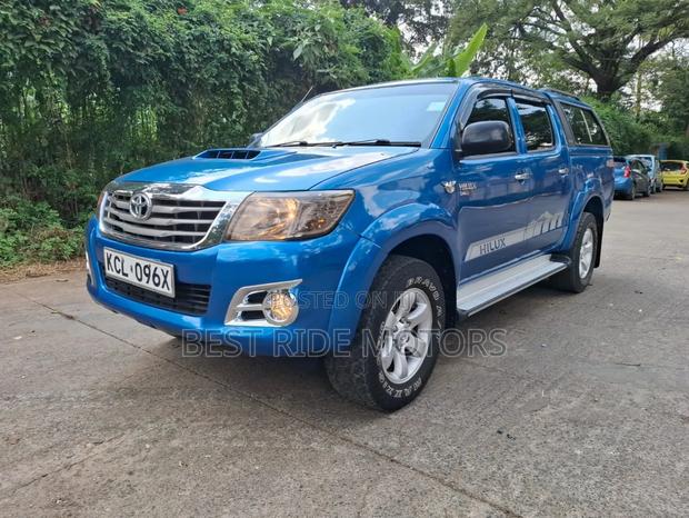 Toyota Hilux 2010 Blue