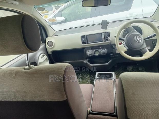 Toyota Passo 2012