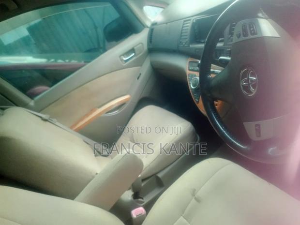 Toyota ISIS 2008 White