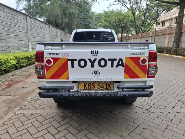 Toyota Hilux 2012 White
