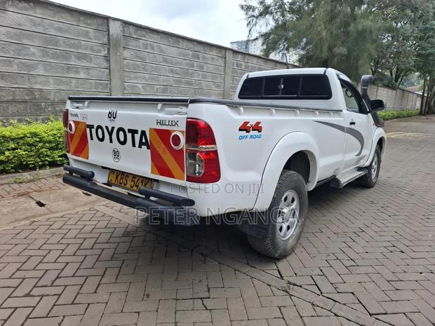 Toyota Hilux 2012 White