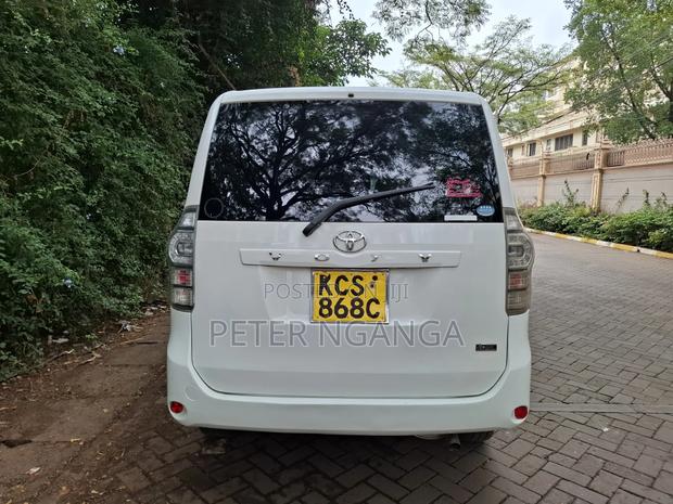 Toyota Voxy 2011 White