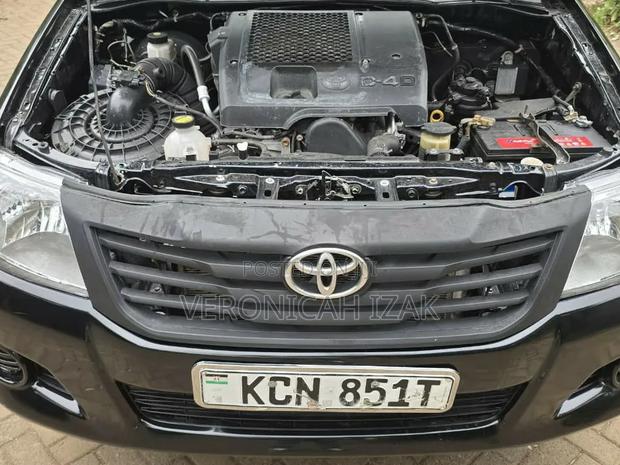 Toyota Hilux 2010 Black