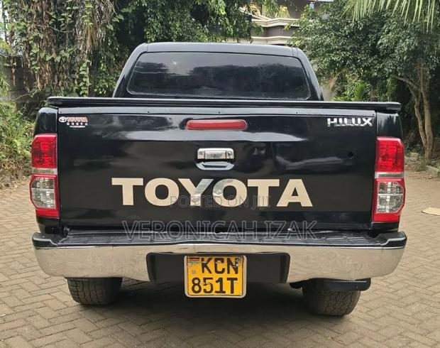 Toyota Hilux 2010 Black