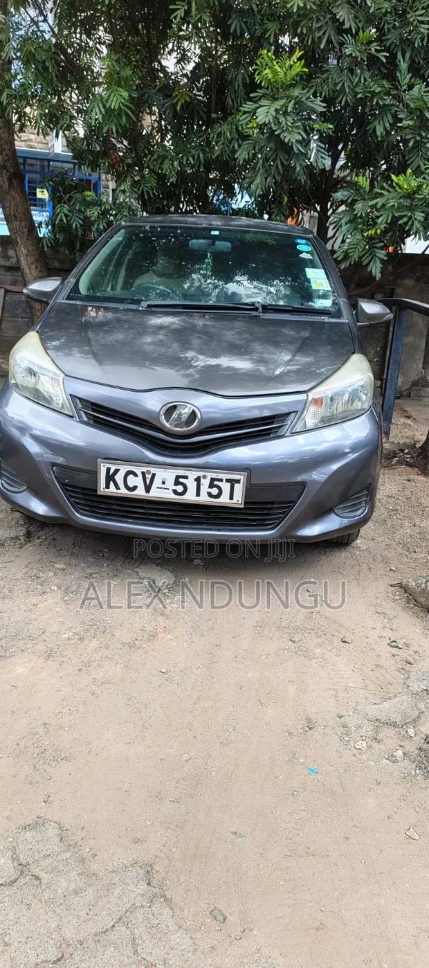 Toyota Vitz 2012 Silver