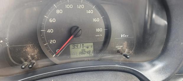 Toyota Vitz 2012 Silver
