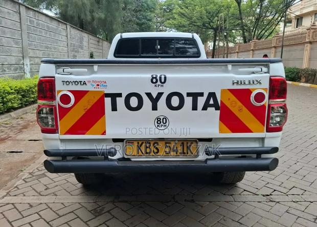 Toyota Hilux 2012 White