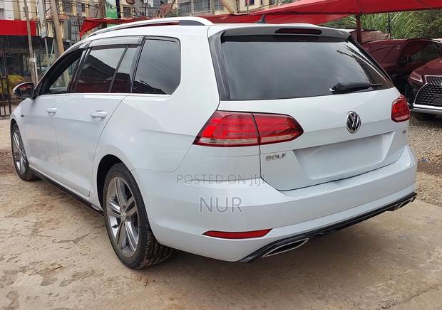 Volkswagen Golf 2018 White