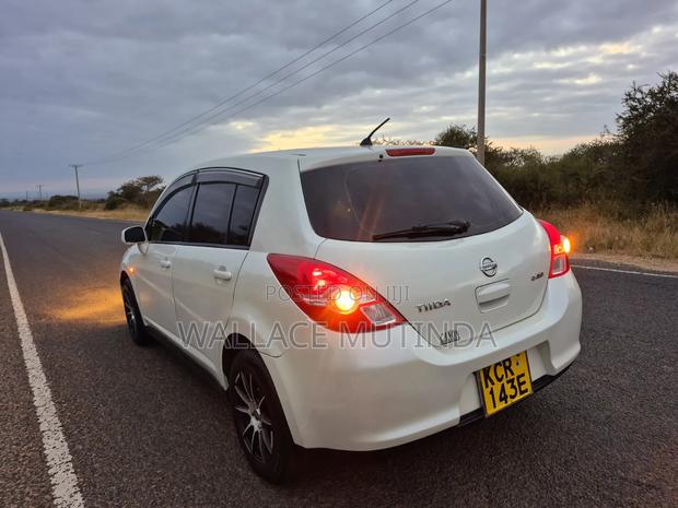 Nissan Tiida 2011 Ivory