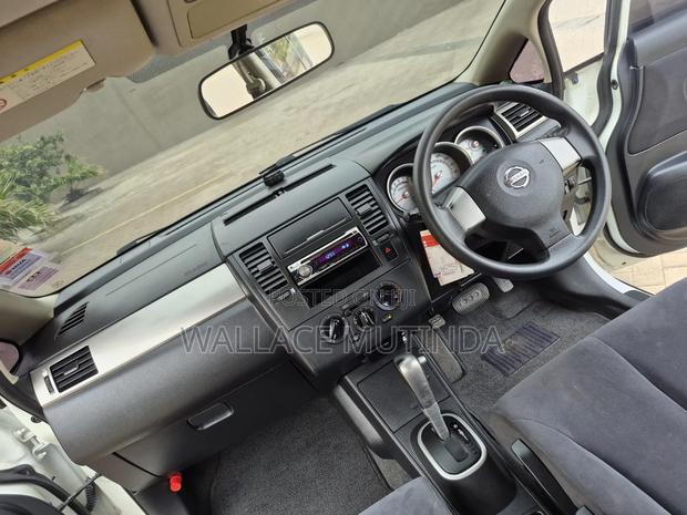 Nissan Tiida 2011 Ivory