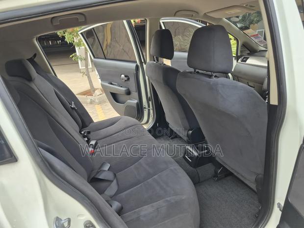 Nissan Tiida 2011 Ivory