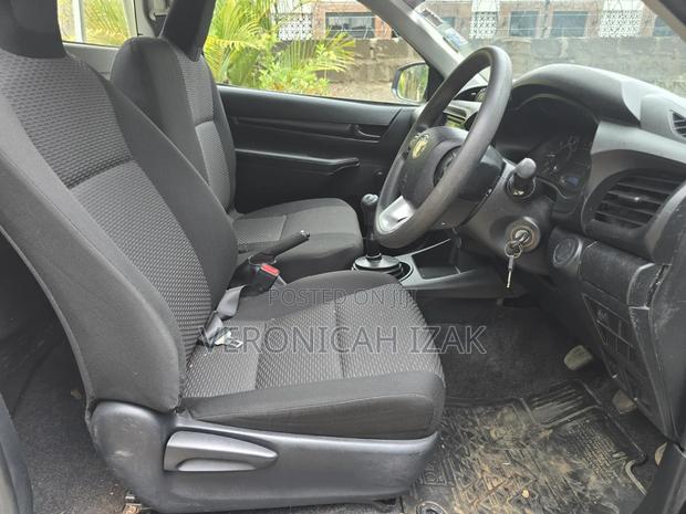 Toyota Hilux 2024 White