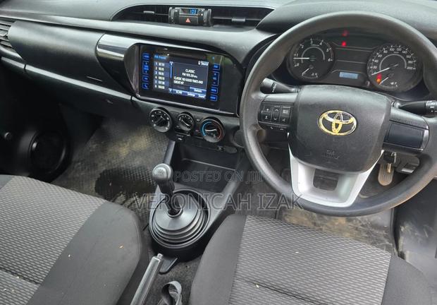 Toyota Hilux 2024 White