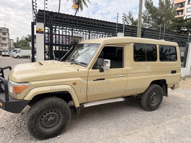 Toyota Land Cruiser 2018 Beige