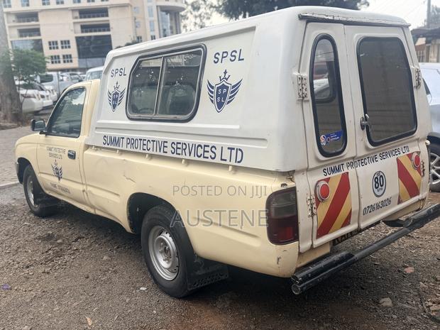 Toyota Hilux 2000 Beige