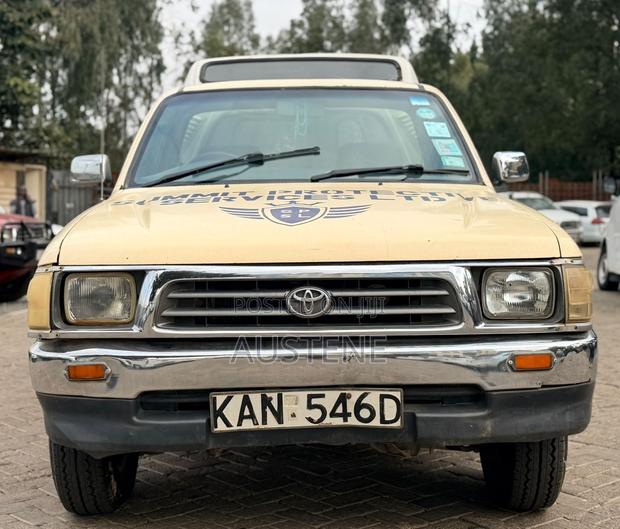 Toyota Hilux 2000 Beige