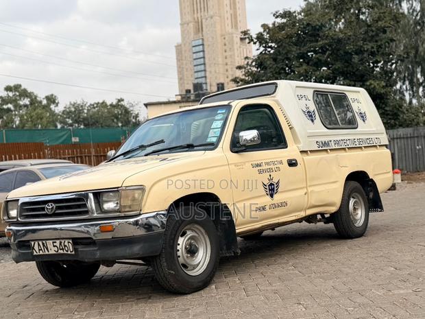 Toyota Hilux 2000 Beige