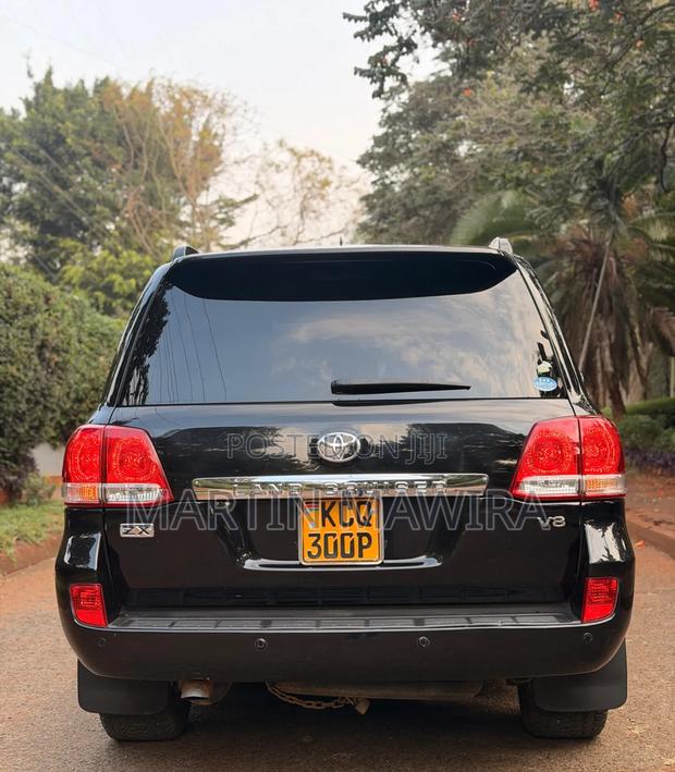 Toyota Land Cruiser Prado 2011